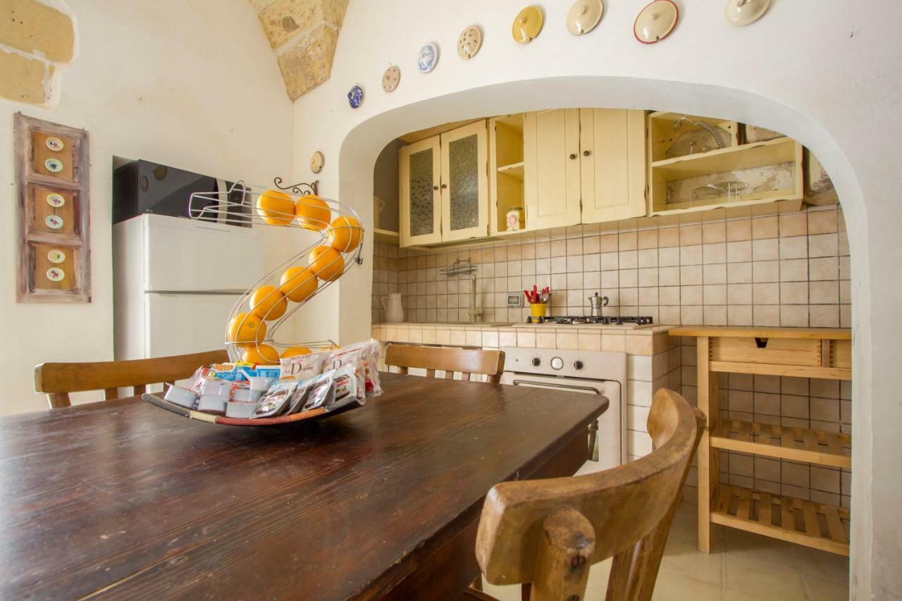 Explore The Historic City On Foot From An Old Town House Lecce Exteriér fotografie