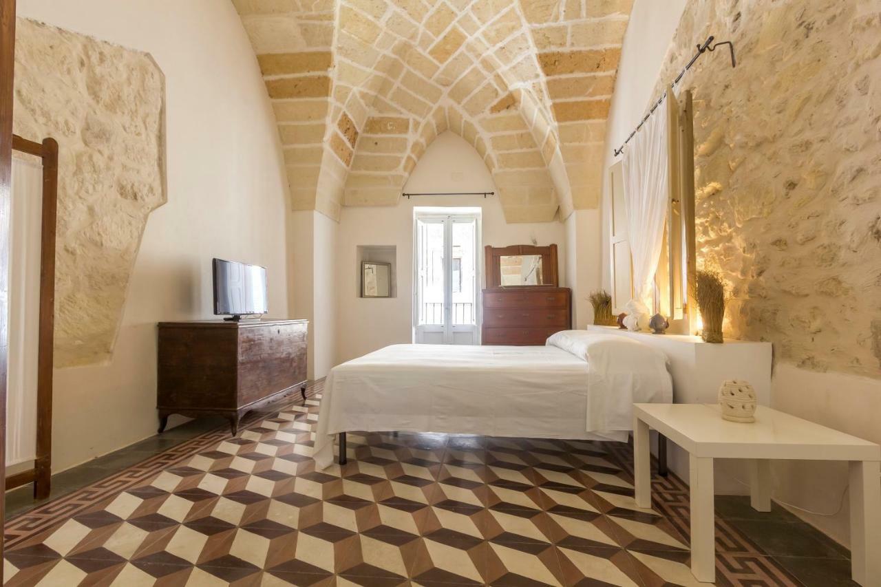 Explore The Historic City On Foot From An Old Town House Lecce Exteriér fotografie