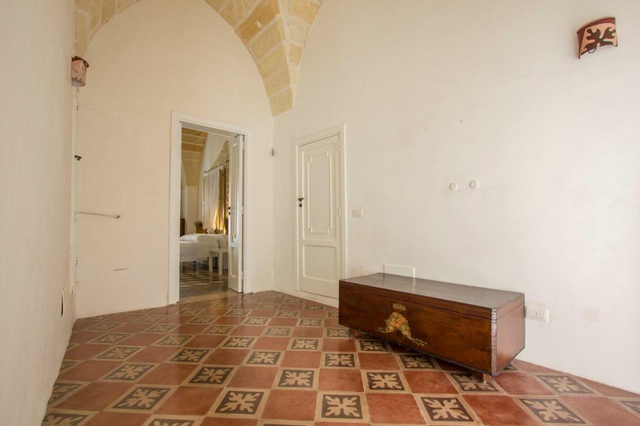 Explore The Historic City On Foot From An Old Town House Lecce Exteriér fotografie