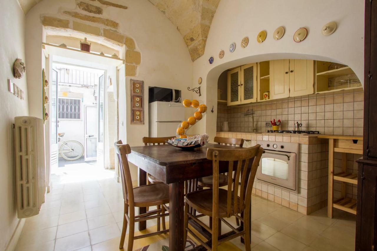 Explore The Historic City On Foot From An Old Town House Lecce Exteriér fotografie