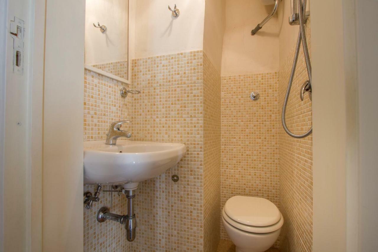 Explore The Historic City On Foot From An Old Town House Lecce Exteriér fotografie